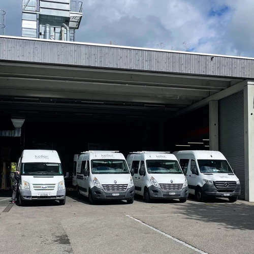 Unsere Monteure stehen bereit und sind startklar! 💪
Ob es darum geht, Fronten zu richten, Küchengeräte auszutauschen, Möbel zu reparieren oder deine neuen Traummöbel zu montieren – wir sind für...